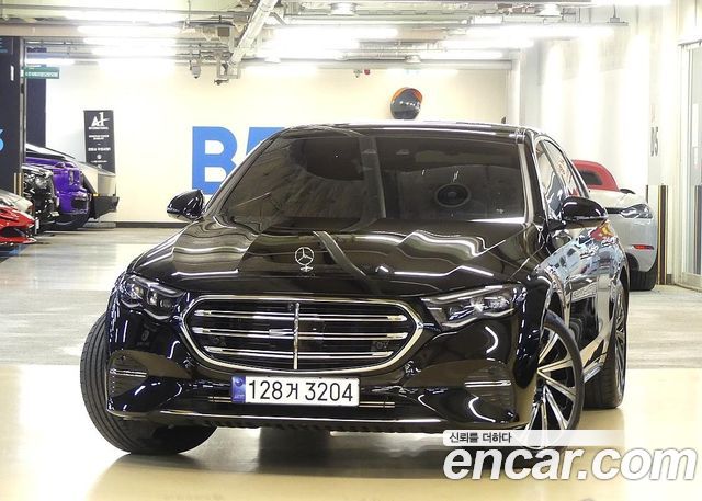 Mercedes-Benz E-Class 2024 — photo 1