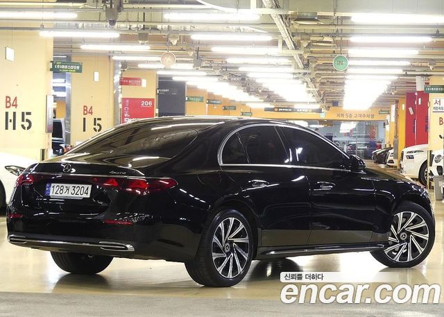 Mercedes-Benz E-Class 2024 — photo 3