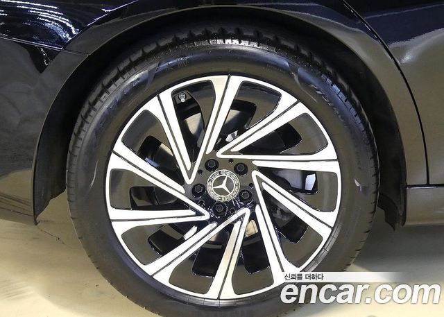 Mercedes-Benz E-Class 2024 — photo 9