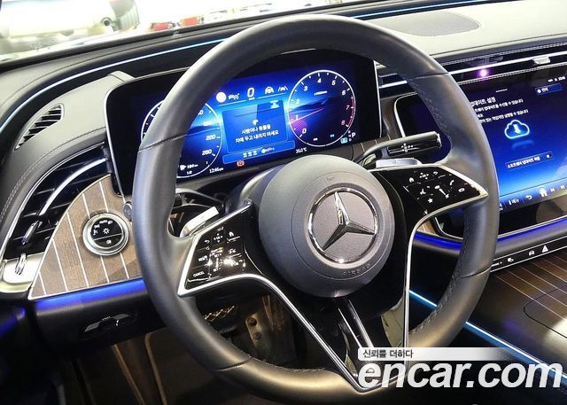 Mercedes-Benz E-Class 2024 — photo 12