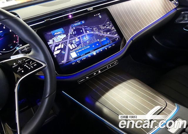 Mercedes-Benz E-Class 2024 — photo 13