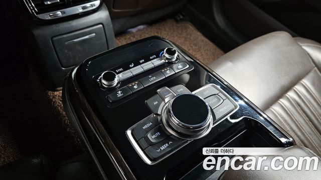 Genesis EQ900 2016 — photo 19