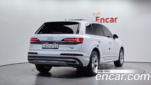 Audi Q7 2020 — photo 2