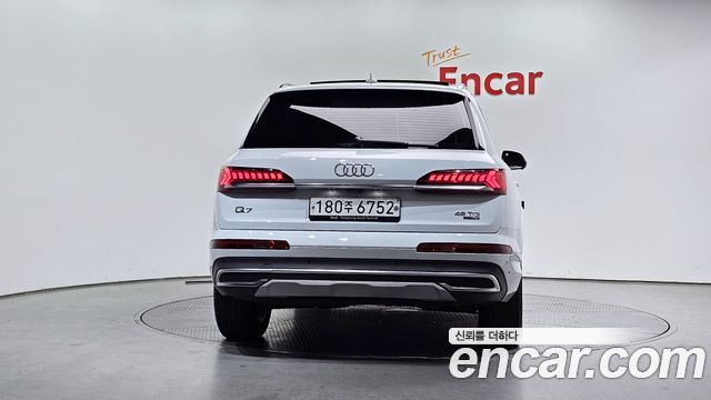 Audi Q7 2020 — photo 4