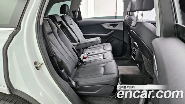 Audi Q7 2020 — photo 18