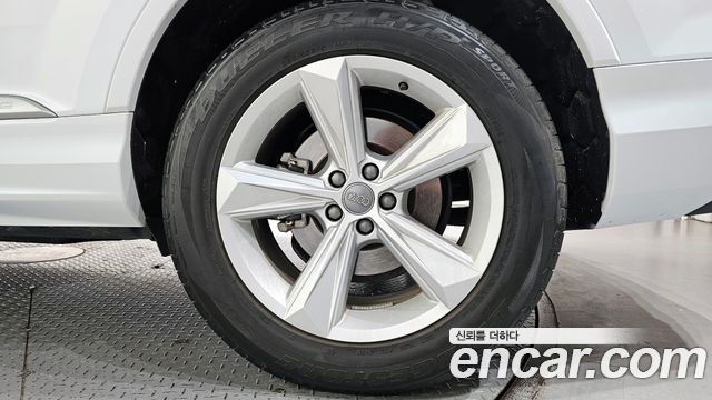Audi Q7 2020 — photo 7