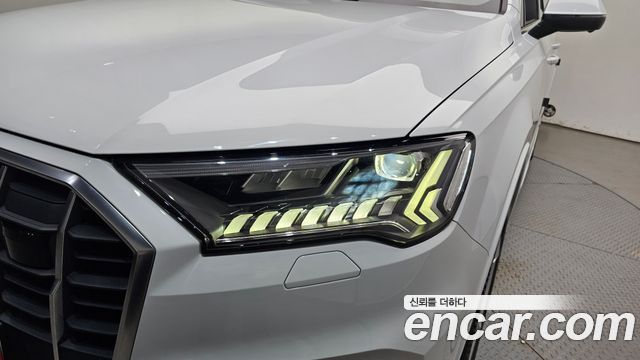 Audi Q7 2020 — photo 8