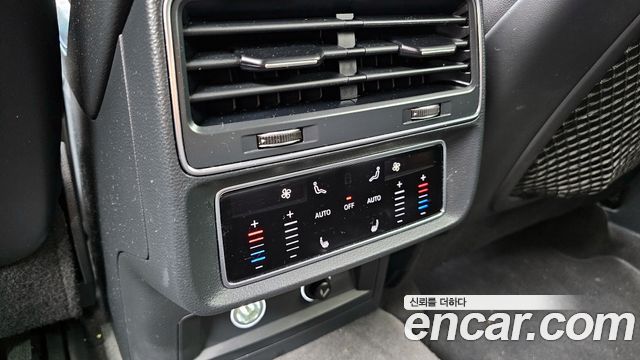 Audi Q7 2020 — photo 31