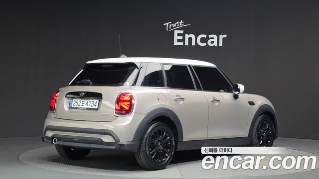 Mini Cooper 2024 — photo 2