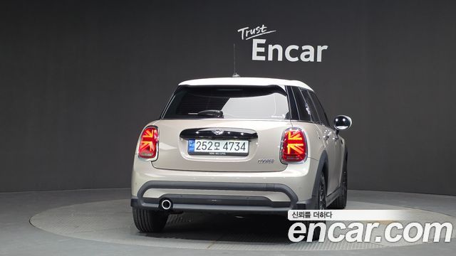 Mini Cooper 2024 — photo 4
