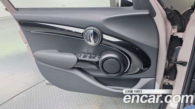 Mini Cooper 2024 — photo 14