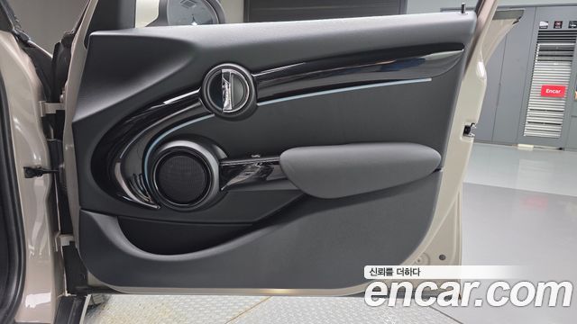 Mini Cooper 2024 — photo 15