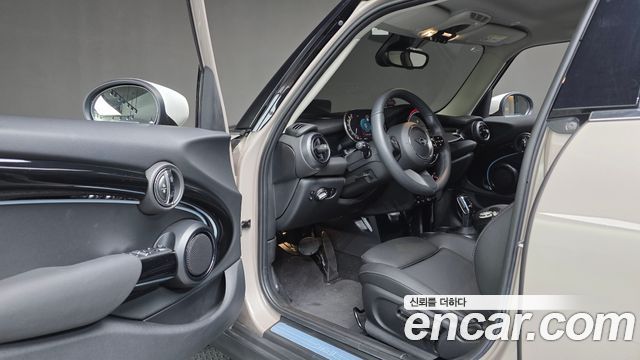 Mini Cooper 2024 — photo 16
