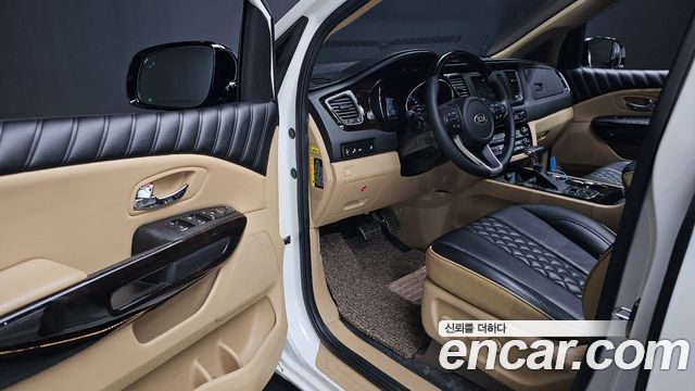 Kia Canival 2019 — photo 17