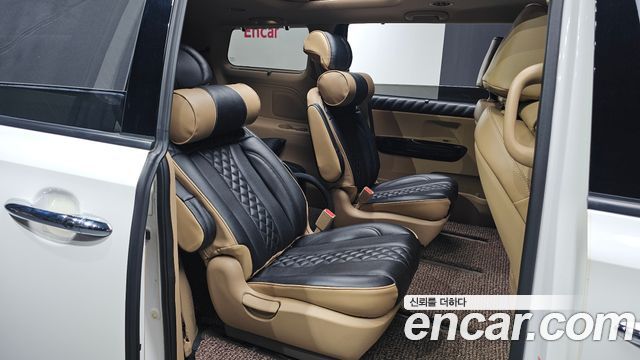 Kia Canival 2019 — photo 16