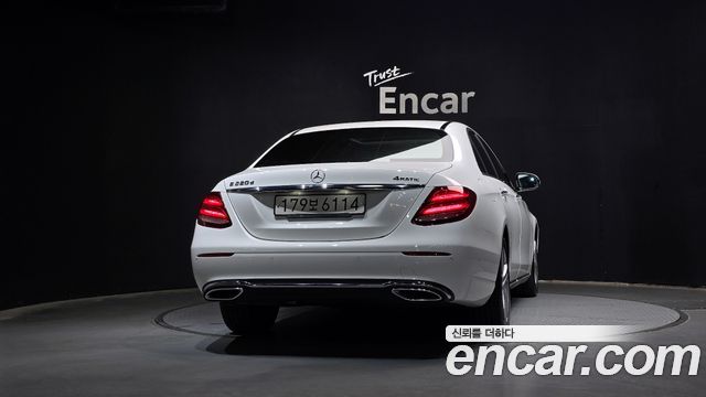 Mercedes-Benz E-Class 2017 — photo 4