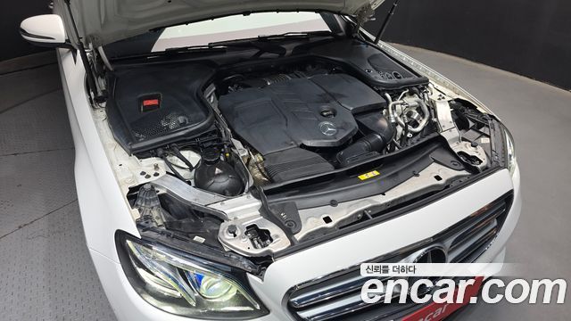 Mercedes-Benz E-Class 2017 — photo 6