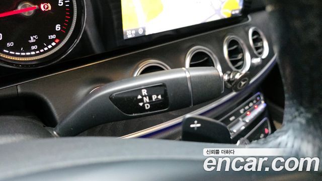 Mercedes-Benz E-Class 2017 — photo 9