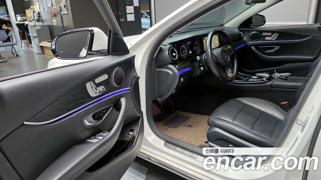 Mercedes-Benz E-Class 2017 — photo 10