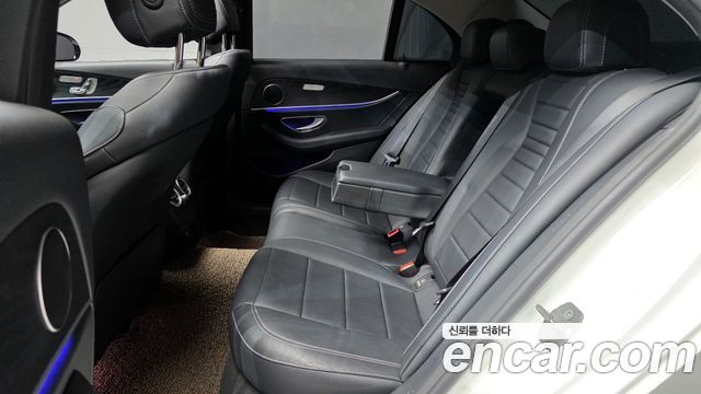 Mercedes-Benz E-Class 2017 — photo 12