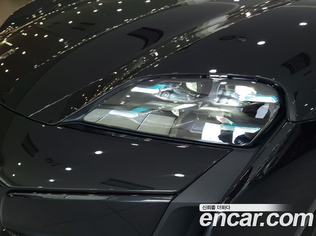 Porsche Taycan 2025 — photo 11