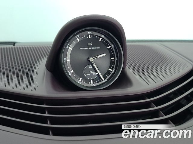 Porsche Taycan 2025 — photo 19