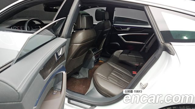 Audi A7 2020 — photo 25