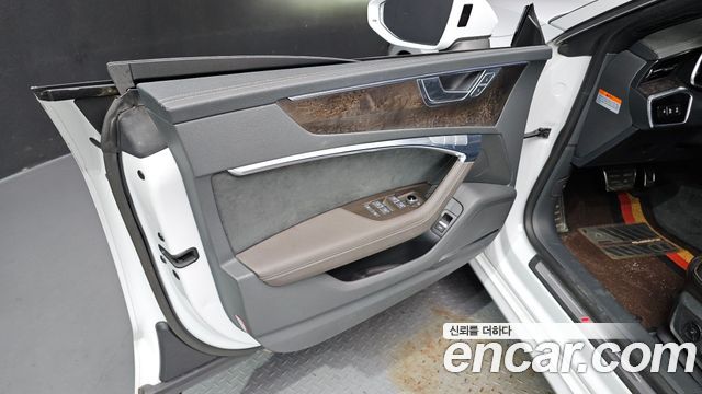 Audi A7 2020 — photo 14