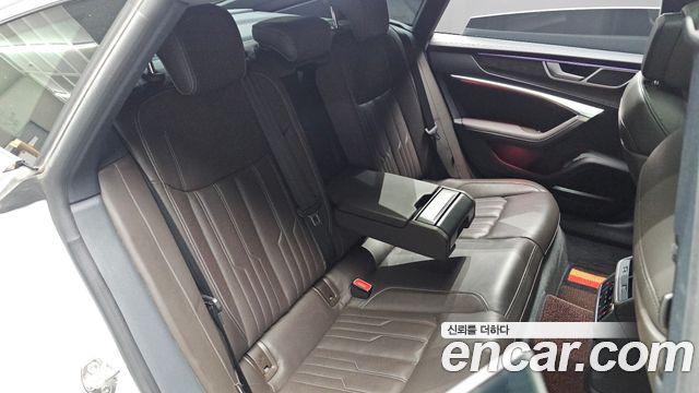 Audi A7 2020 — photo 31