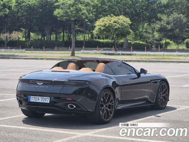 Aston Martin DB12 2025 — photo 2
