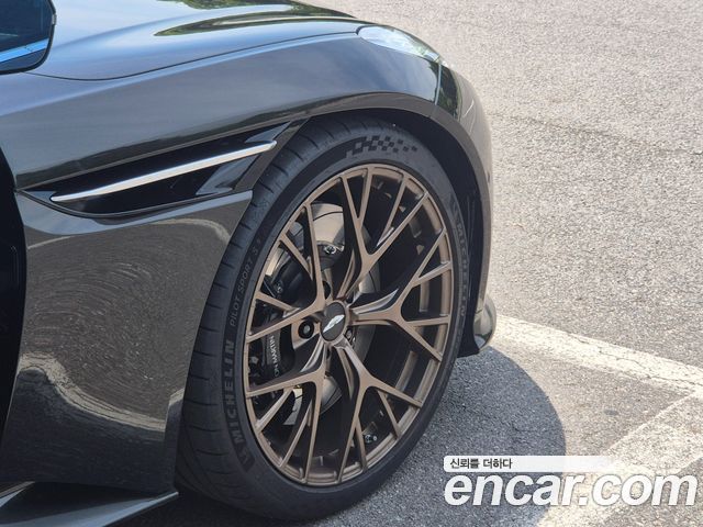 Aston Martin DB12 2025 — photo 5
