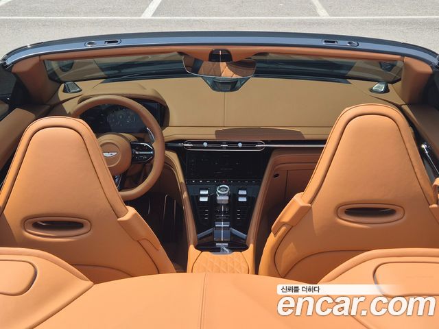 Aston Martin DB12 2025 — photo 7