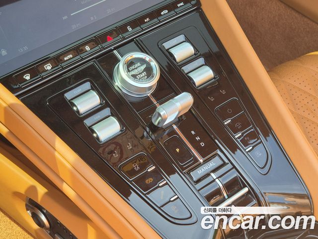 Aston Martin DB12 2025 — photo 9