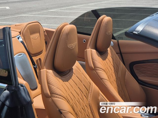 Aston Martin DB12 2025 — photo 10