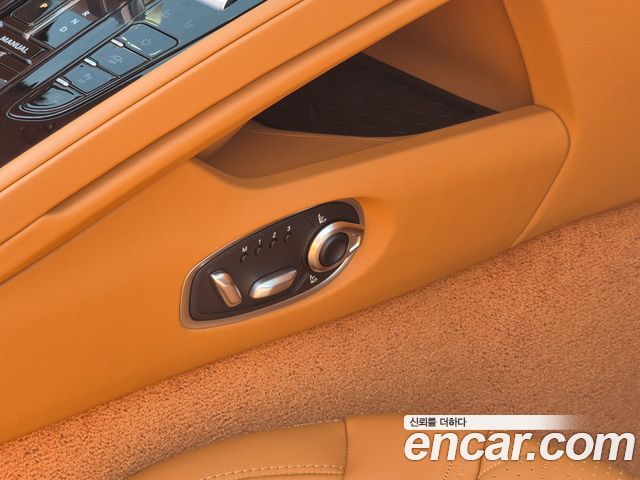 Aston Martin DB12 2025 — photo 12