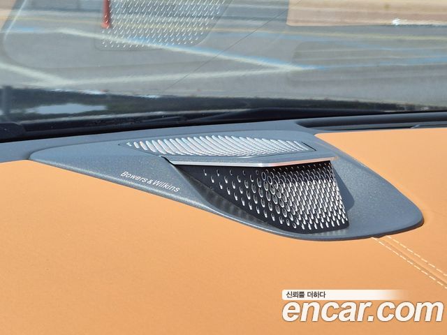 Aston Martin DB12 2025 — photo 13
