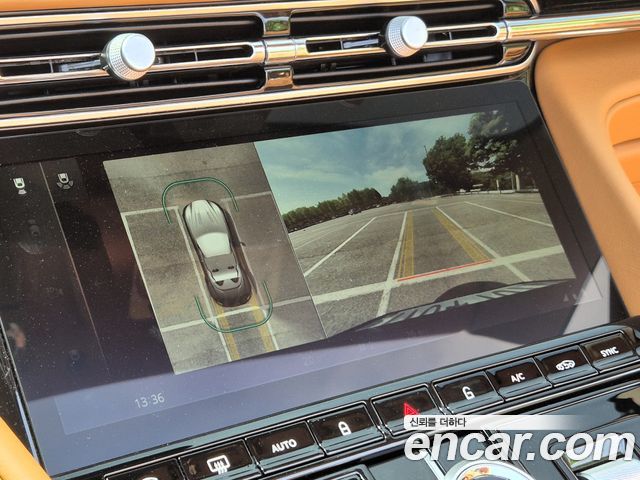 Aston Martin DB12 2025 — photo 14