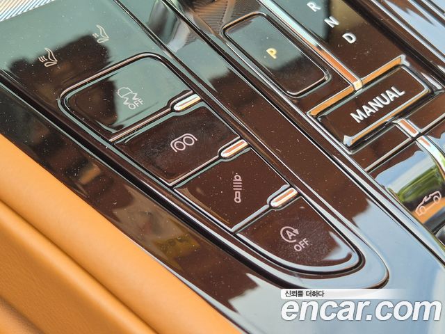 Aston Martin DB12 2025 — photo 15
