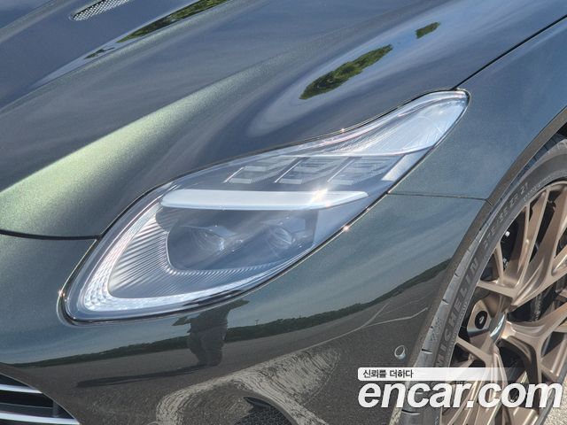Aston Martin DB12 2025 — photo 17