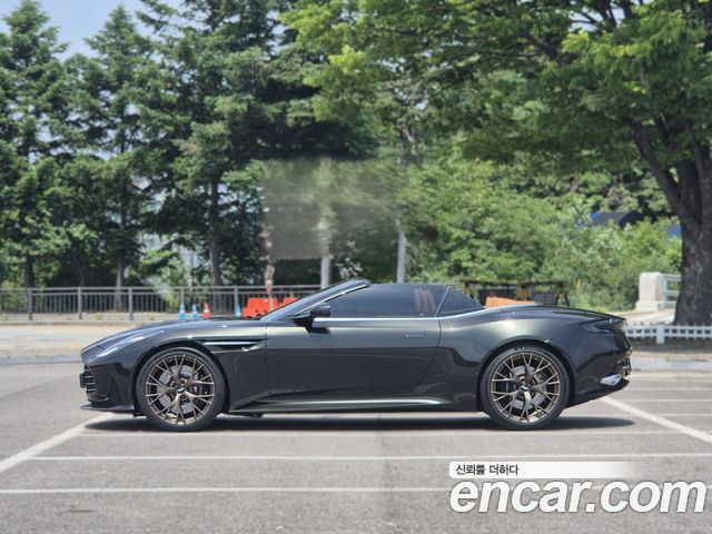 Aston Martin DB12 2025 — photo 19