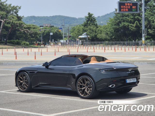 Aston Martin DB12 2025 — photo 20