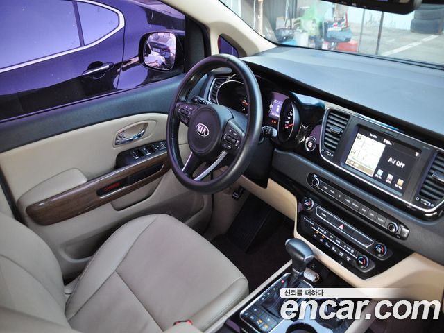 Kia Canival 2018 — photo 8