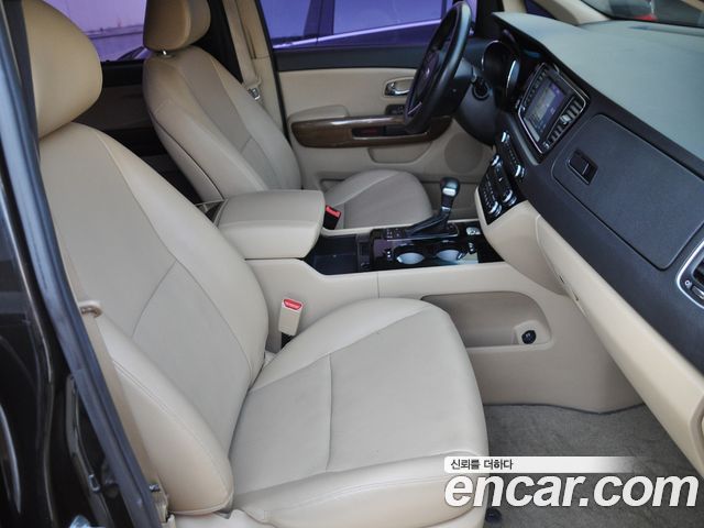 Kia Canival 2018 — photo 10