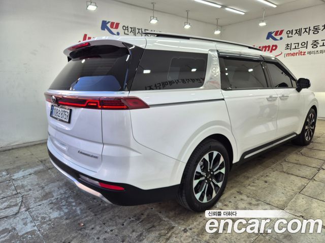 Kia Canival 2021 — photo 4
