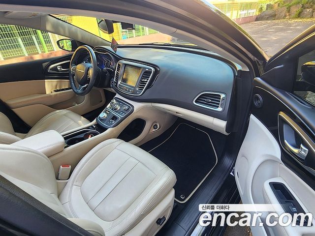 Chrysler 200 2015 — photo 10
