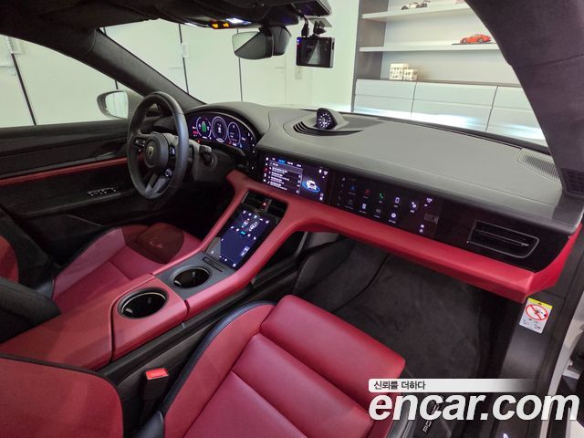 Porsche Taycan 2025 — photo 9