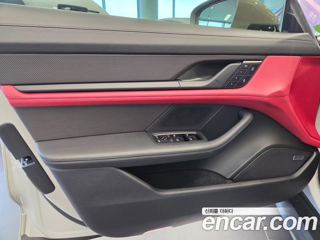 Porsche Taycan 2025 — photo 10
