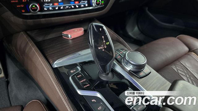 BMW 5-Series 2017 — photo 12