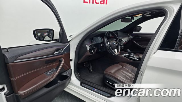 BMW 5-Series 2017 — photo 17