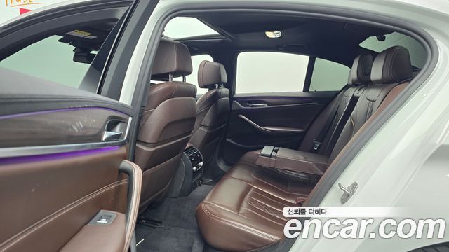 BMW 5-Series 2017 — photo 18